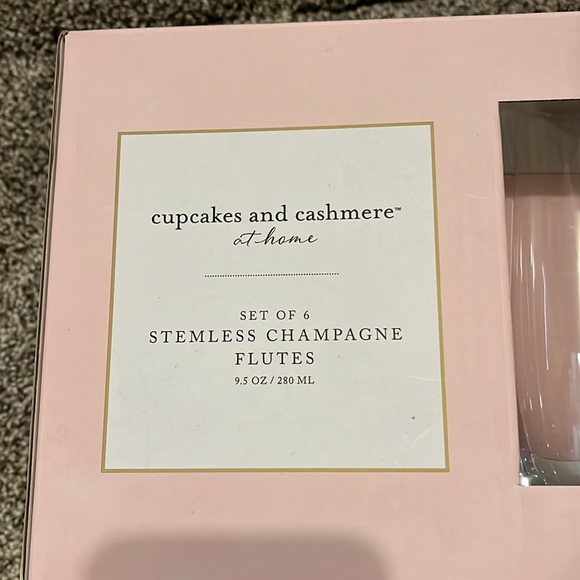 Cupcakes and Cashmere Stemless Champagne Glasses - New in Box - Picture 3 of 3